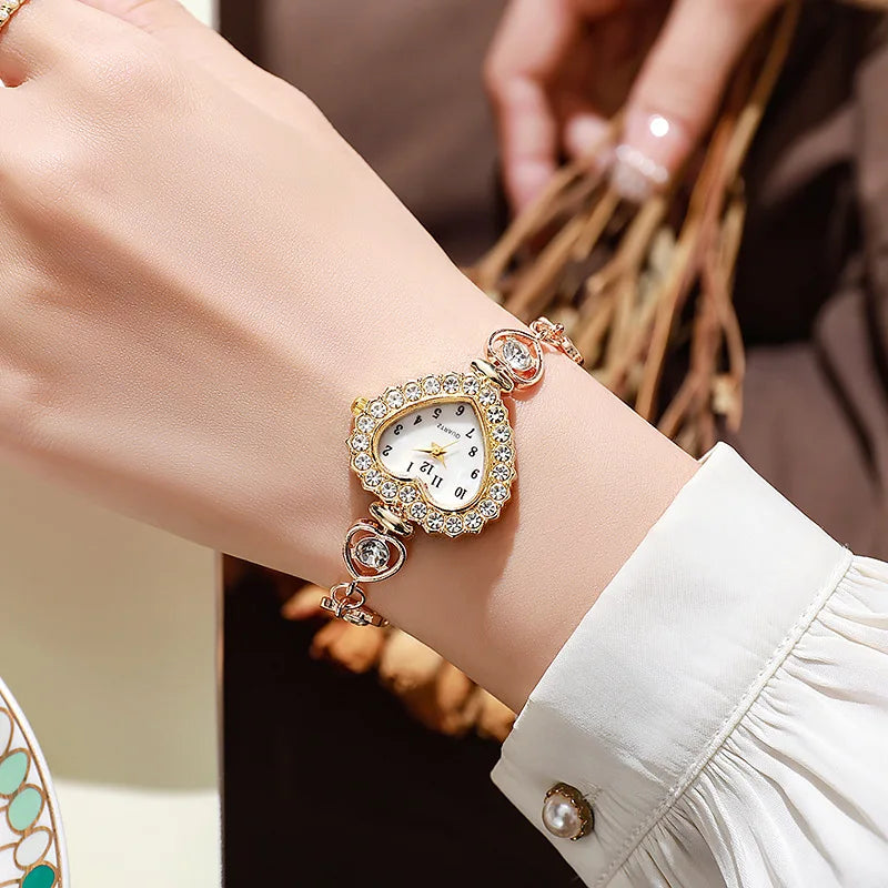 Women's Watches Fashion Heart-shaped Dial Bracelet Ladies Quartz Wrist Watch Clock